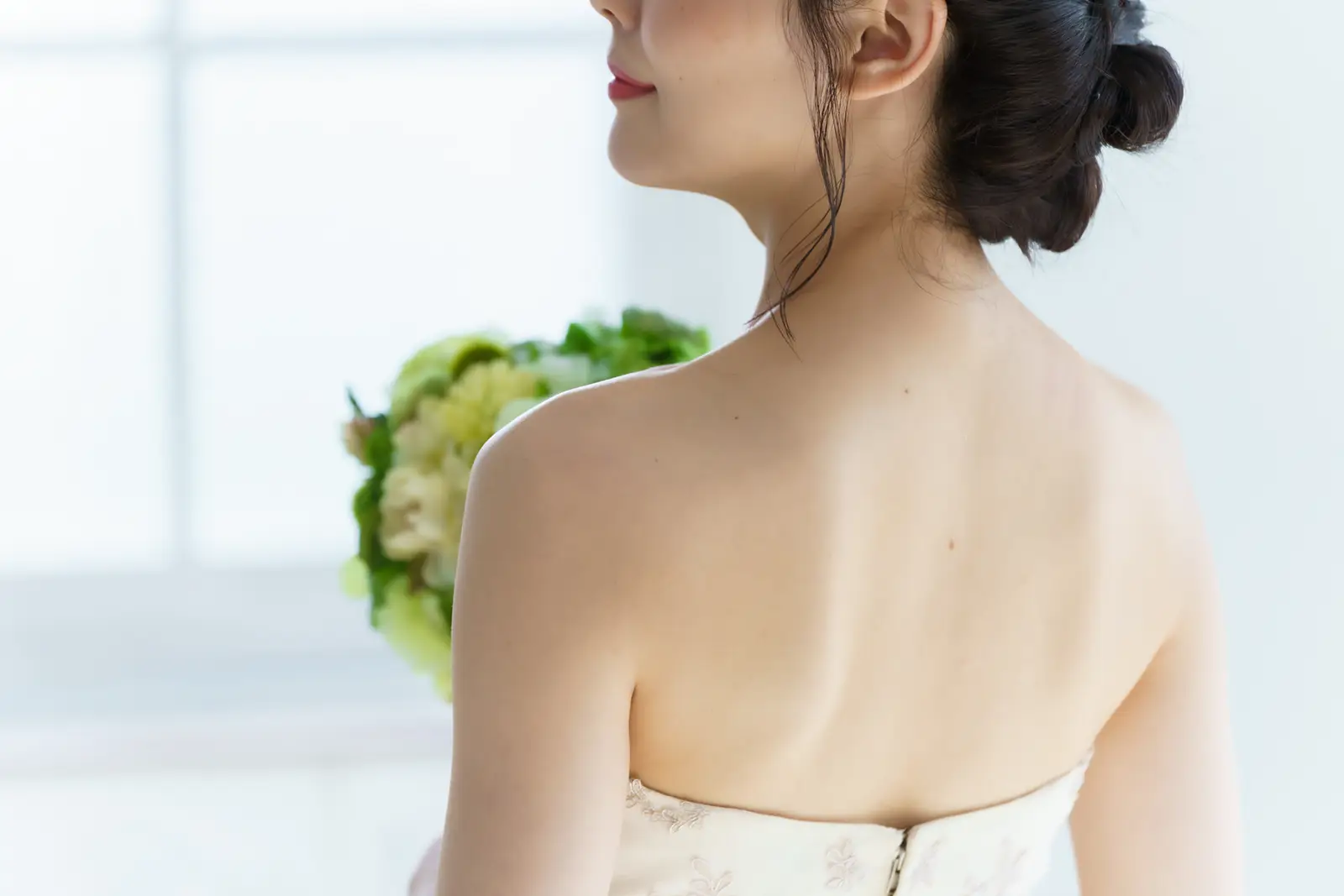 背中・うなじの脱毛を池袋で始めるなら|ブライダルにも人気の理由