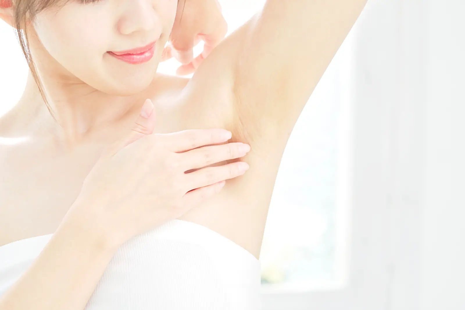 その脇の黒ずみ、夏までに間に合う?池袋で今すぐ始めるワキ脱毛
